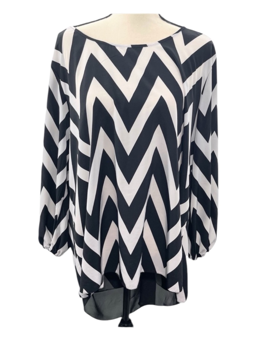 Moa Moa Women’s Chevron Lightweight Blouse Black & White
